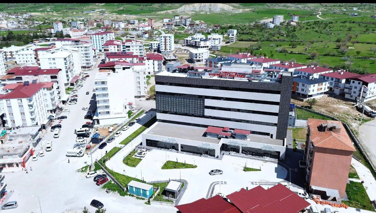 DİYARBAKIR’IN HANİ İLÇESİNDE YAPIMI TAMAMLANAN DEVLET HASTANESİ HİZMETE AÇILDI. MODERN MİMARİSİ...