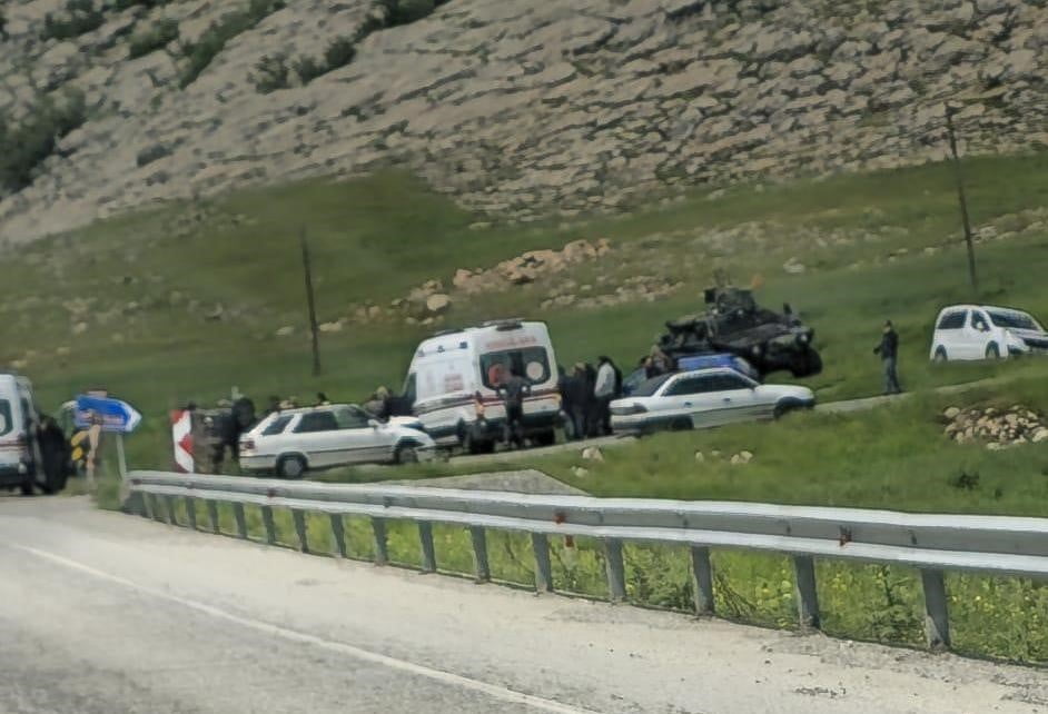 DİYARBAKIR’IN SİLVAN İLÇESİNDE MEZUNİYET KUTLAMASINA GİDEN ÖĞRENCİLERİ TAŞIYAN ARAÇ BAŞKA BİR...