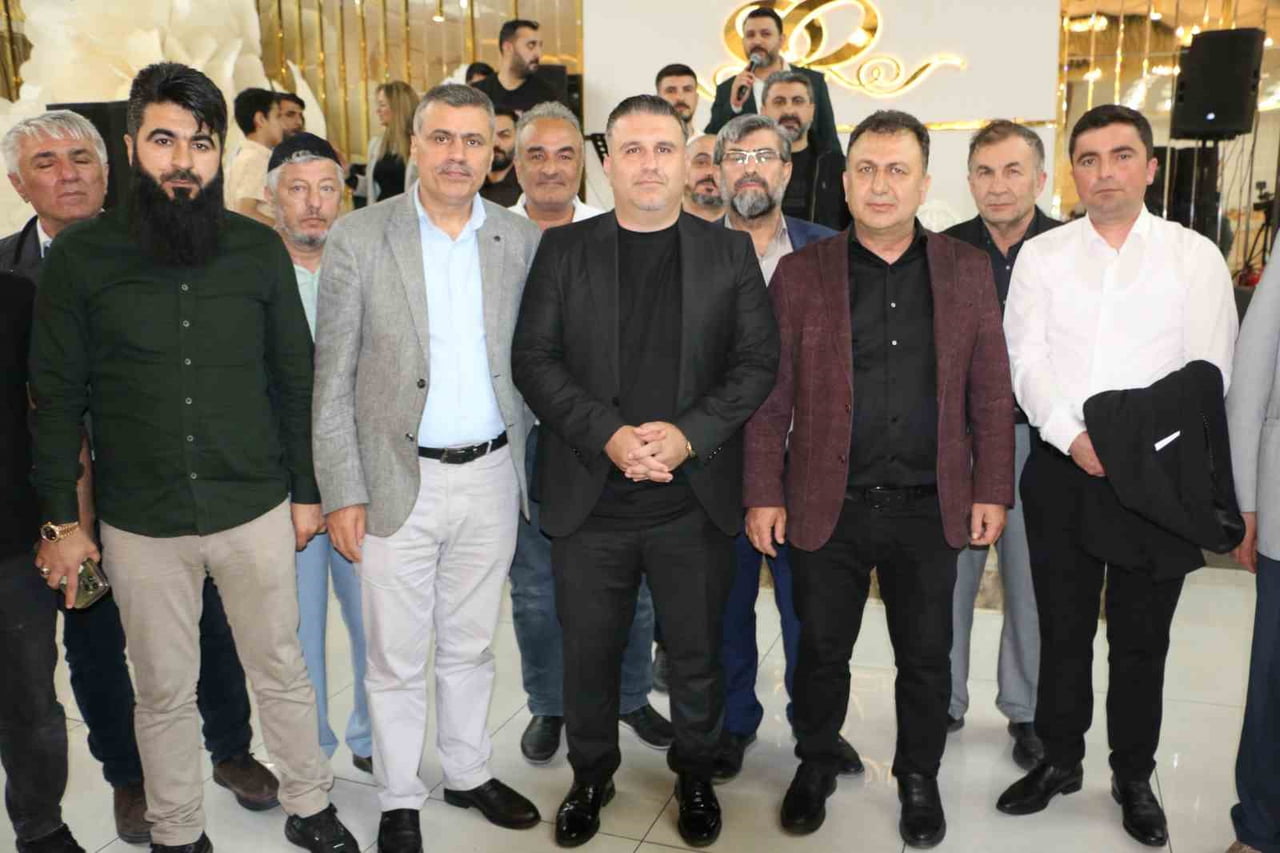 DİYARBAKIR KUYUMCULAR VE SARRAFLAR ODASI, BİR DÜĞÜN SALONUNDA TOPLANTI YAPTI