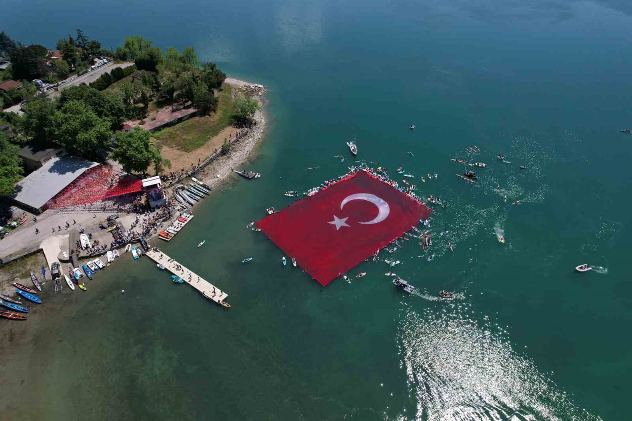 DOĞA HARİKASI SAPANCA GÖLÜ'NDE, 19 MAYIS ATATÜRK'Ü ANMA, GENÇLİK VE SPOR BAYRAMI ETKİNLİKLERİ...