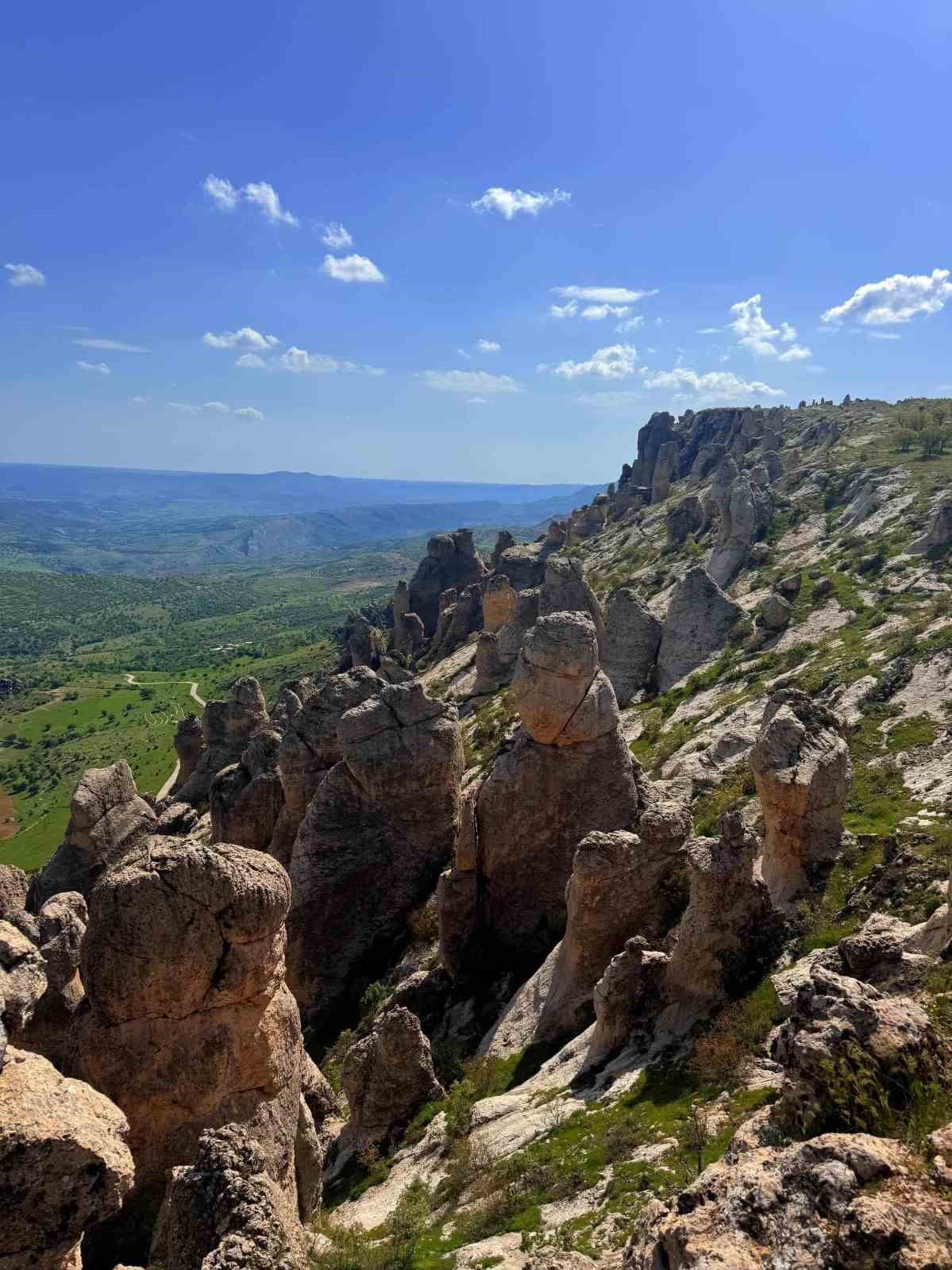 DOĞA VE TARİHİ GÜZELLİKLERİ İLE İSMİNDEN SÖZ ETTİREN DİYARBAKIR’IN ÇERMİK İLÇESİ, TURİST...