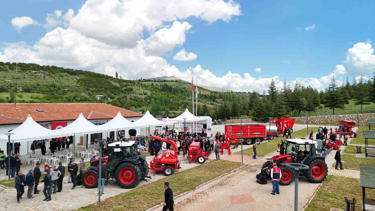 DOĞANŞEHİR’DE BUĞDAY ÜRETİMİNE GÜÇ KATACAK ORTAK TARIM MAKİNELERİ PARKI AÇILDI
