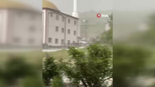 Dolu yağışı Çorum'u beyaza bürüdü
