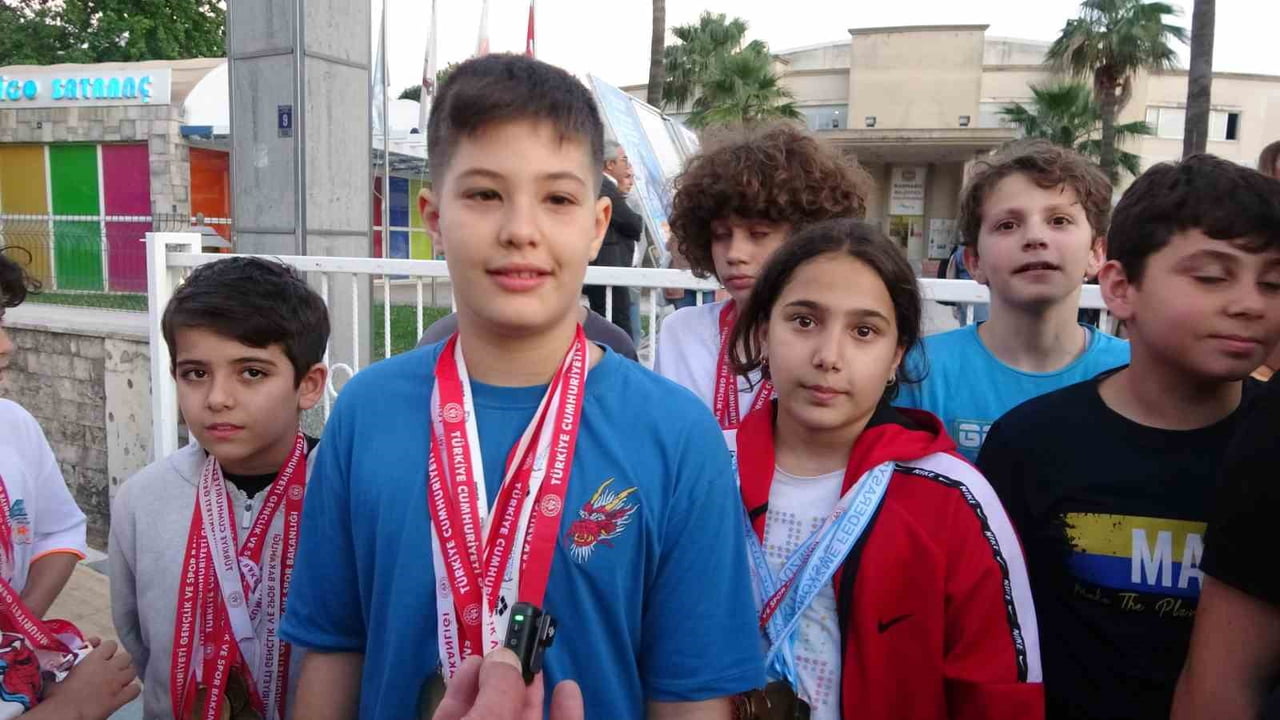 DORA DİVANOĞLU