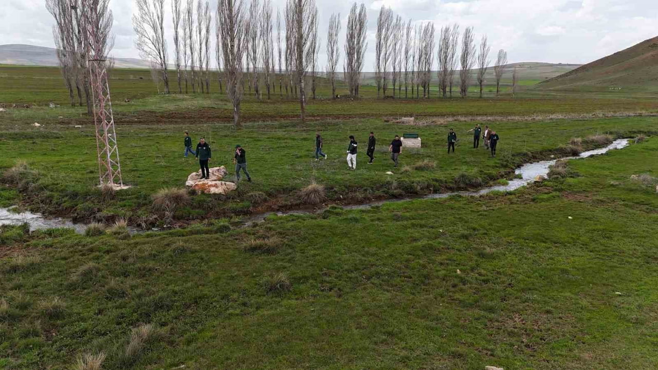 DSİ HEYETİ TOPRAKSU GÖLETİ SULAMASI SAHASINDA İNCELEMELERDE BULUNDU