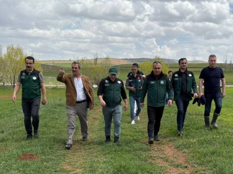 DSİ HEYETİ TOPRAKSU GÖLETİ SULAMASI SAHASINDA İNCELEMELERDE BULUNDU