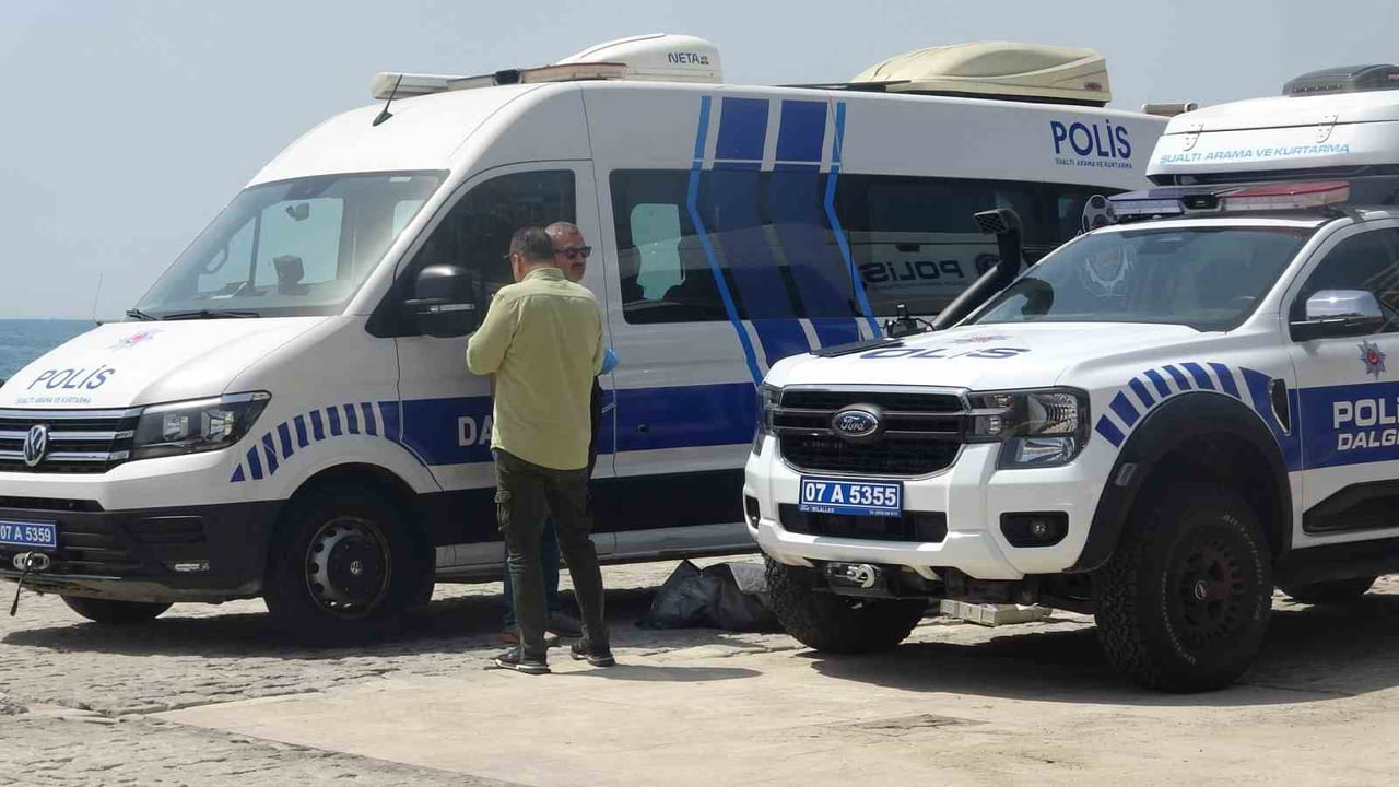DÜDEN ŞELALESİ'NİN DENİZLE BULUŞTUĞU 40 METRELİK FALEZLERDEN DÜŞEN 29 YAŞINDAKİ ABD UYRUKLU TURİST...