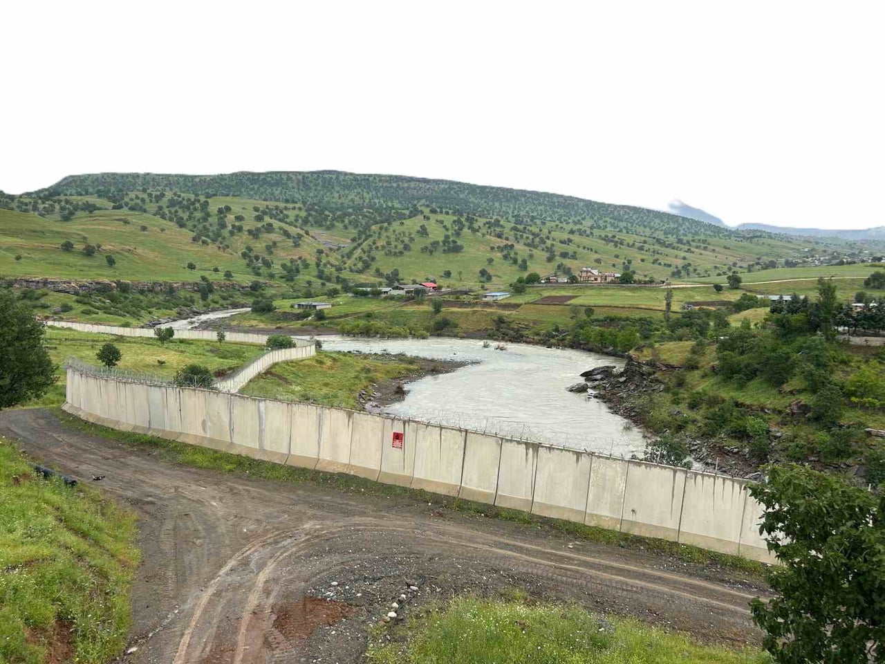 DUYE YAŞAM ALANI'NDA GÖREVLİ KAHRAMAN MEHMETÇİK, VATAN NÖBETİNDE BAYRAM COŞKUSU YAŞADI.