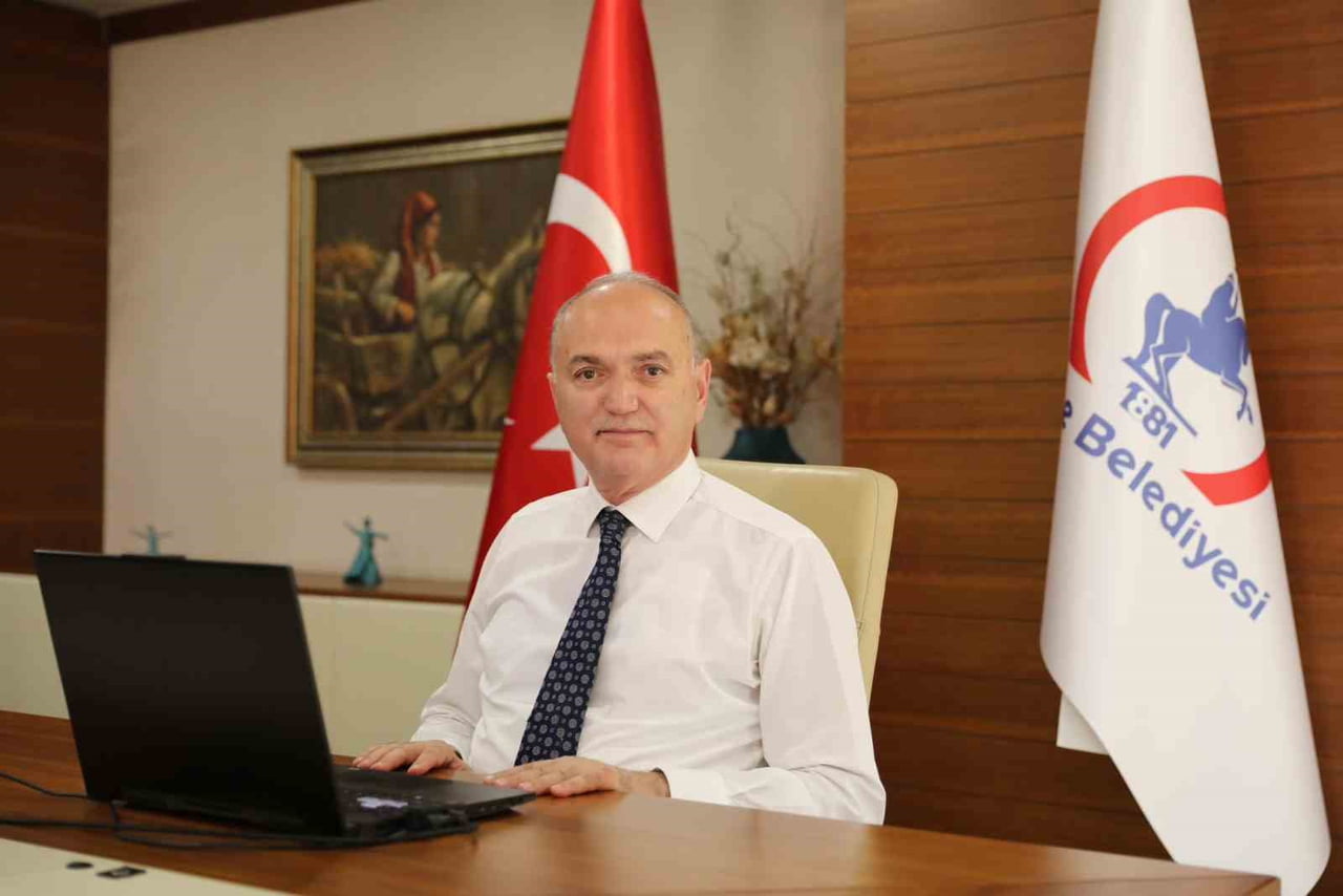 DÜZCE BELEDİYE BAŞKANI DR. FARUK ÖZLÜ, 19 MAYIS ATATÜRK’Ü ANMA, GENÇLİK VE SPOR BAYRAMI...