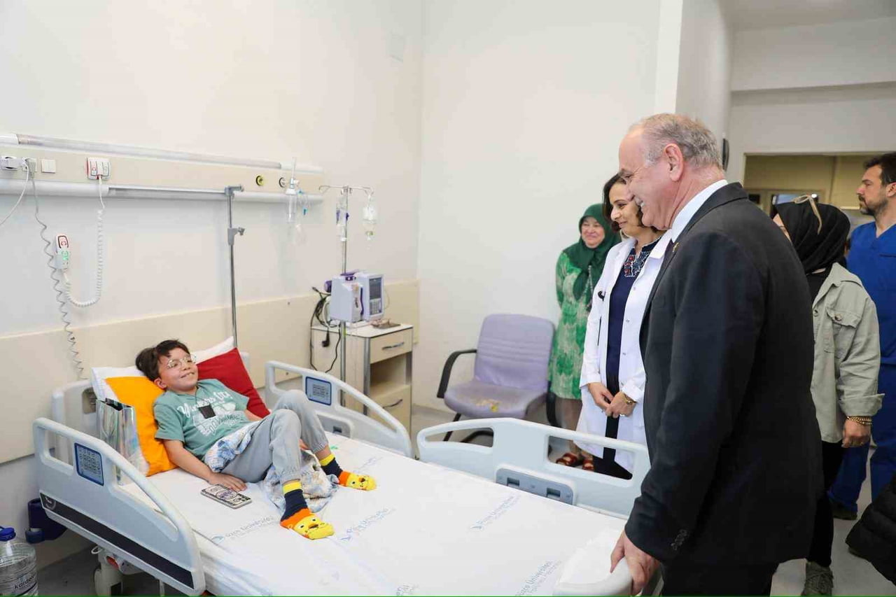 DÜZCE BELEDİYE BAŞKANI DR. FARUK ÖZLÜ, KENDİSİNE MESAJ GÖNDEREN LÖSEMİ HASTASI 9 YAŞINDAKİ BİLAL...