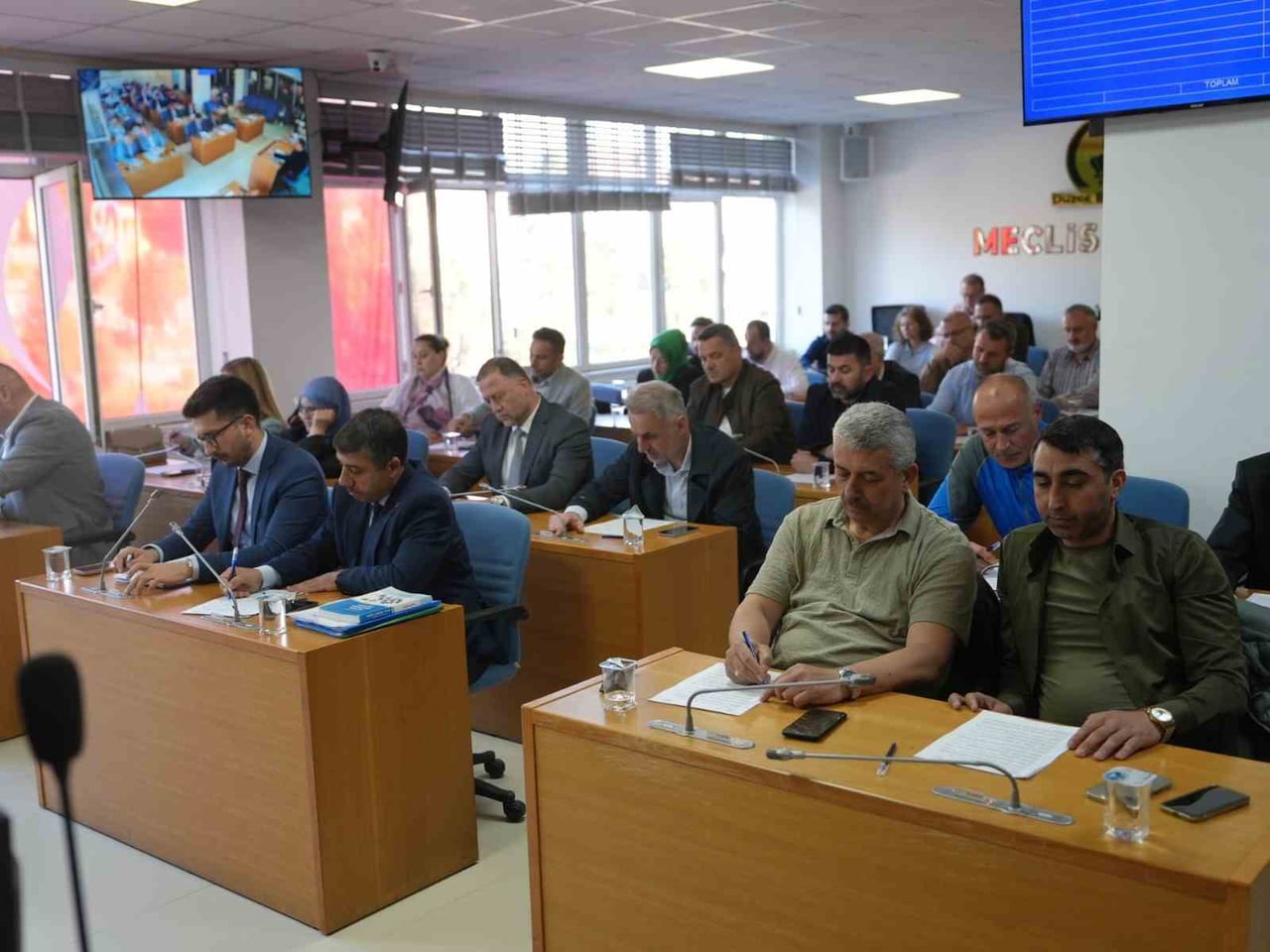 DÜZCE BELEDİYE MECLİSİ, MAYIS AYI İKİNCİ BİRLEŞİMİNDE 37 GÜNDEM MADDESİNİ KARARA BAĞLADI. MECLİS...