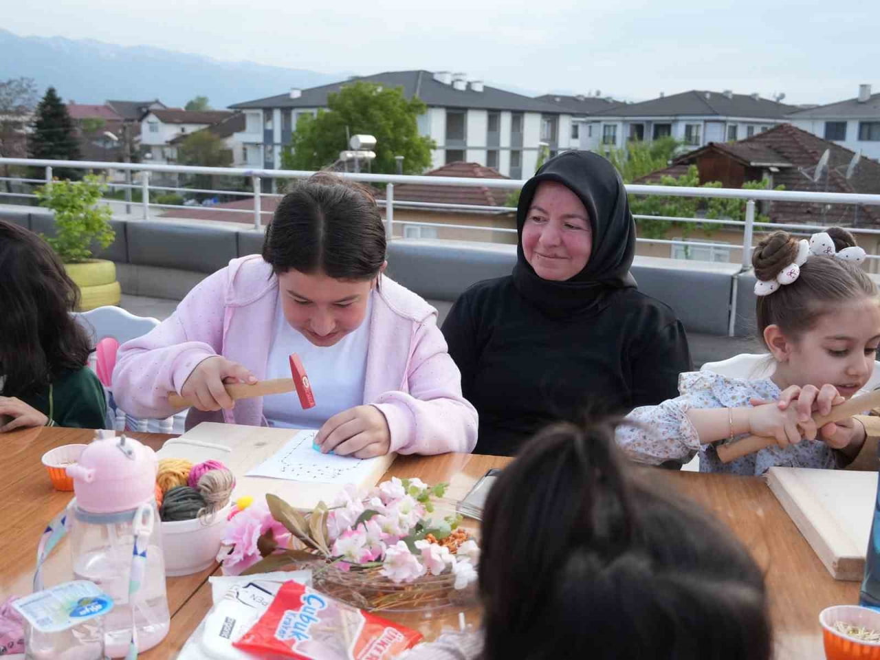 DÜZCE BELEDİYESİ ÇOCUK ÜNİVERSİTESİ, ANNELER GÜNÜ DOLAYISIYLA 7-12 YAŞ GRUBU ÇOCUKLAR VE...