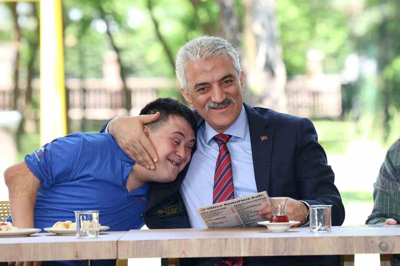 DÜZCE BELEDİYESİ TARAFINDAN HAYATA GEÇİRİLEN "KUSURSUZ KAFE", ÖZEL BİREYLERİN EKONOMİK...
