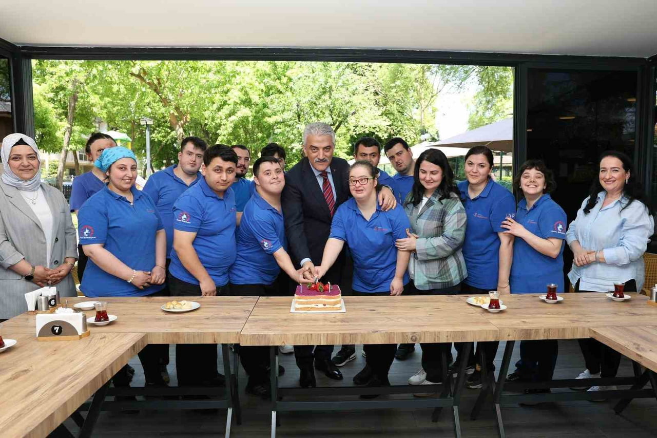 DÜZCE BELEDİYESİ TARAFINDAN HAYATA GEÇİRİLEN "KUSURSUZ KAFE", ÖZEL BİREYLERİN EKONOMİK...