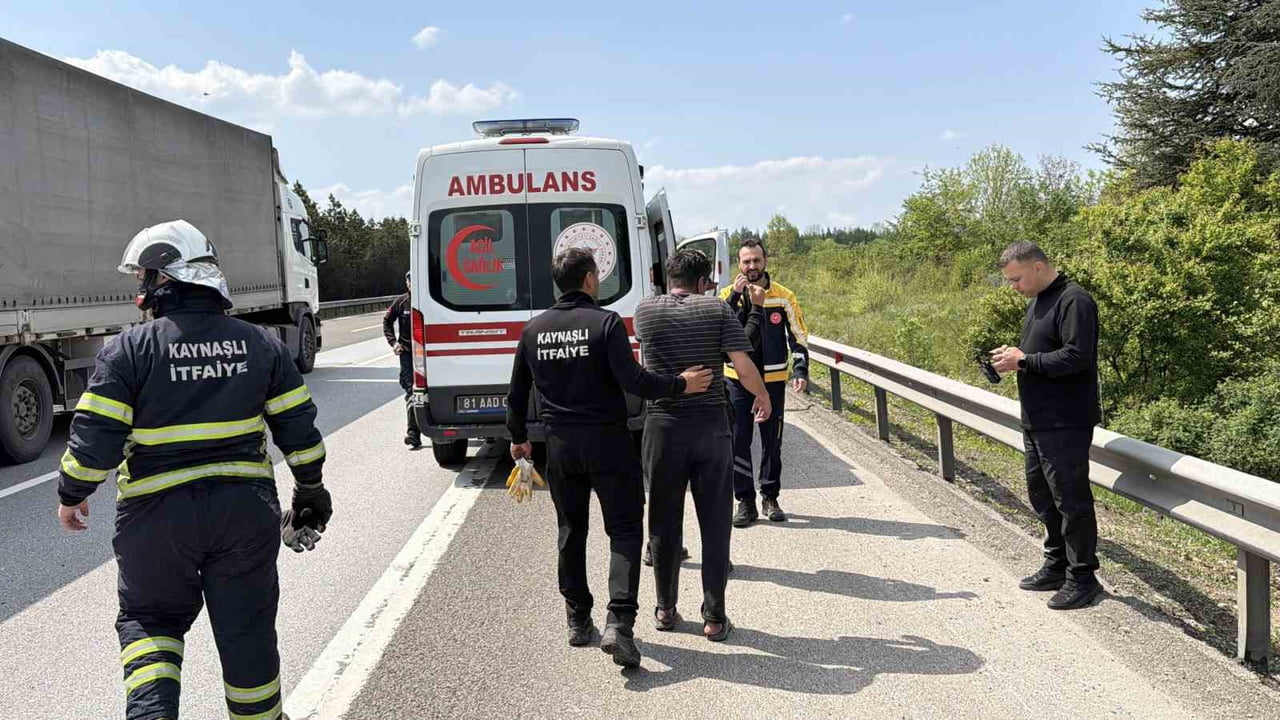DÜZCE’DE CAM YÜKLÜ TIRIN BALATALARINDA ÇIKAN YANGIN KAYNAŞLI İTFAİYESİ’NİN ZAMANINDA MÜDAHALESİ...