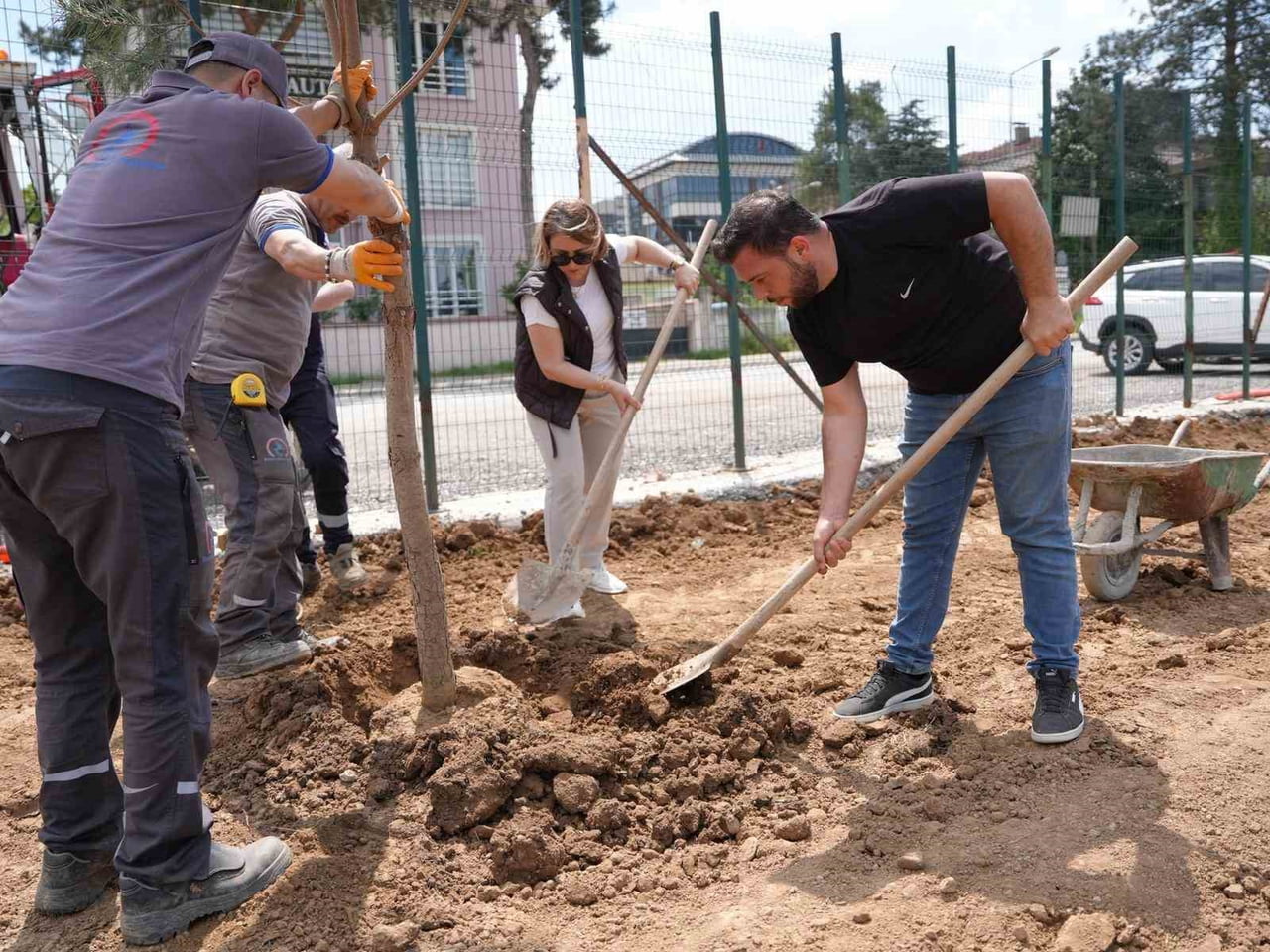 DÜZCE’DE ESKİ 18 TEMMUZ STADYUMU’NUN BULUNDUĞU ALAN, KENTİN YENİ NEFES NOKTASI OLMAYA...