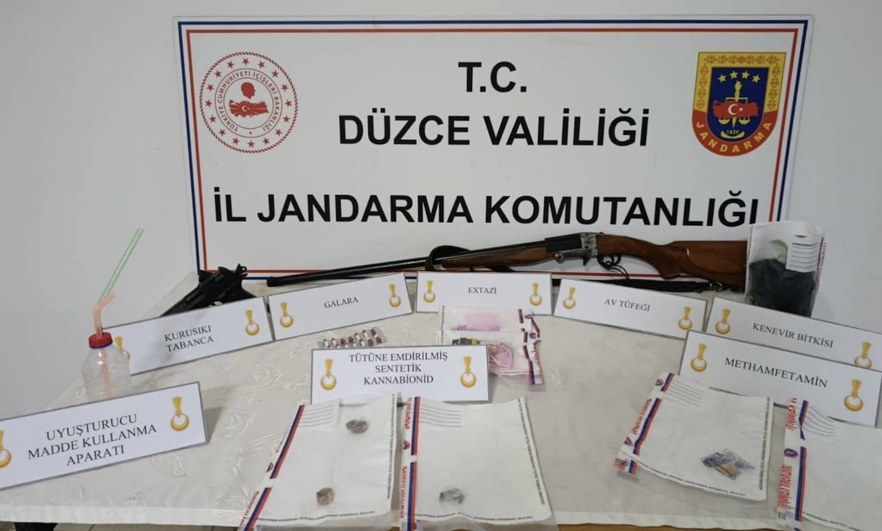 DÜZCE’DE JANDARMA EKİPLERİ TARAFINDAN YAPILAN OPERASYONDA KENEVİR BİTKİSİ, 5 GRAM SENTETİK...