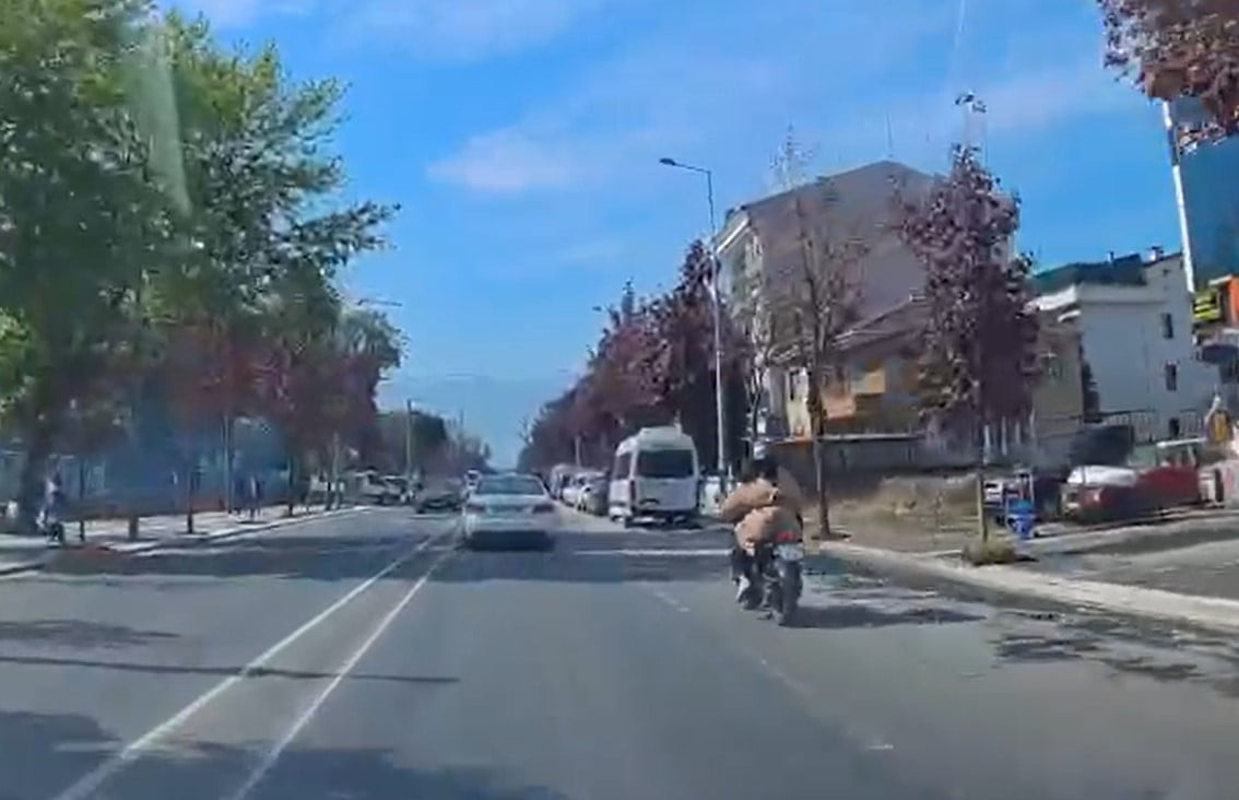 DÜZCE’DE MEYDANA GELEN KAZADA, İKİ MOTOSİKLET ÇARPIŞTI. KAZAZEDE MOTOSİKLET SÜRÜCÜLERİNDEN BİRİ...
