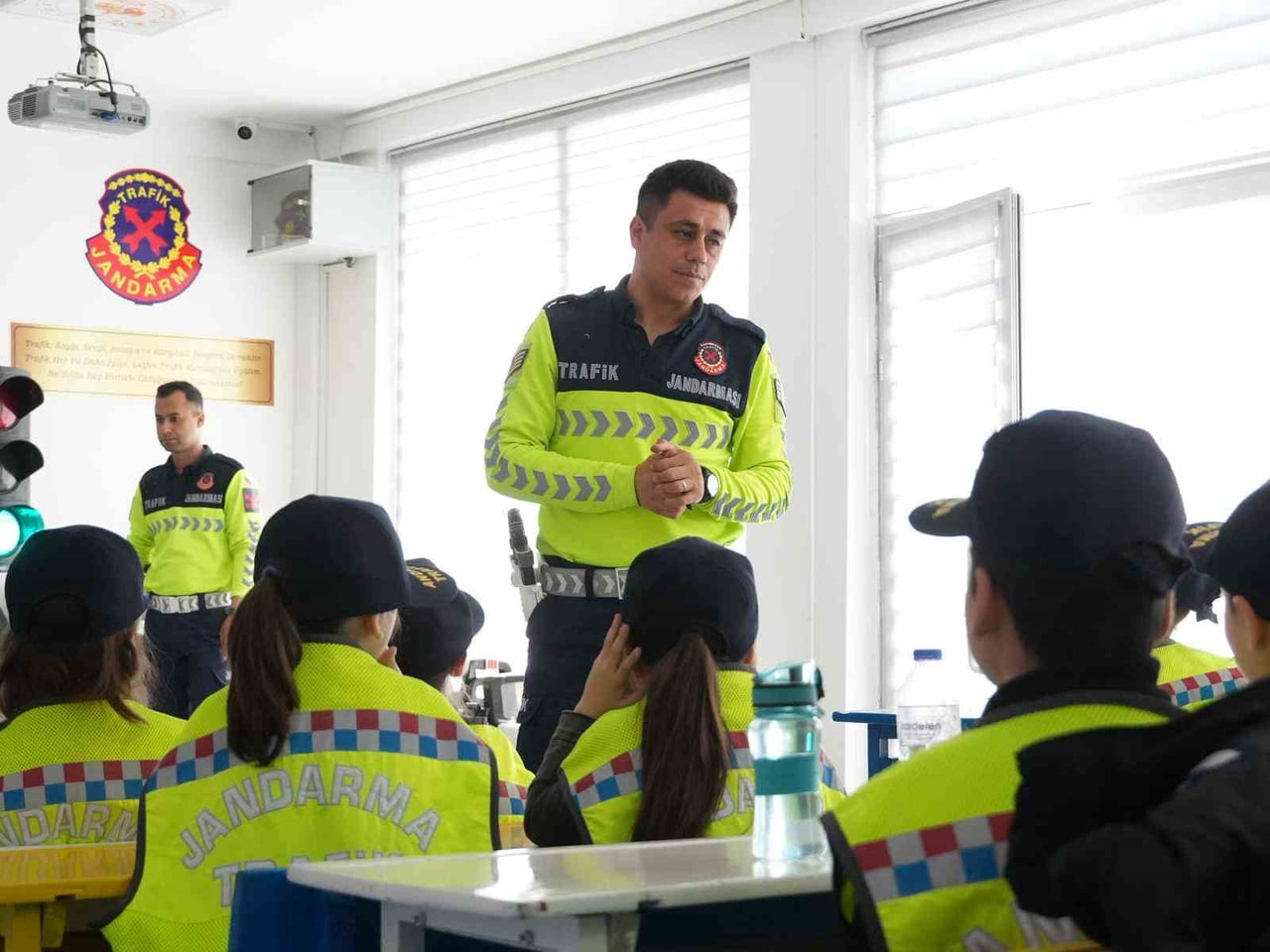 DÜZCE’DE TRAFİK HAFTASI KAPSAMINDA TRAFİK POLİSLERİ VE JANDARMA TRAFİK EKİPLERİ TARAFINDAN...