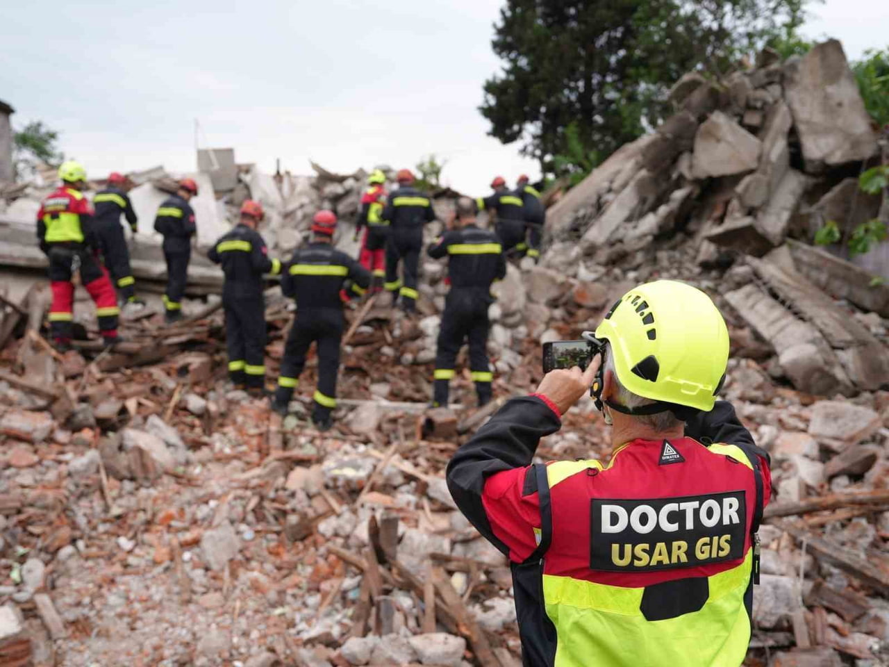 DÜZCE İTFAİYESİ, 6 ŞUBAT DEPREMLERİNDE BİRLİKTE GÖREV YAPTIĞI FRANSA MERKEZLİ GIS-FRANCE EKİBİNİ...