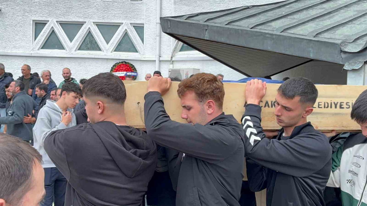 DÜZCE’NİN AKÇAKOCA İLÇESİ’NDE MEYDANA GELEN KAZADA HAYATINI KAYBEDEN LİSE ÖĞRENCİSİ EGE ÇUBUKÇU...
