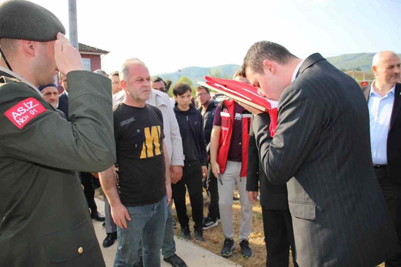 DÜZCE’NİN ÇİLİMLİ İLÇESİNDE YAŞAYAN KORE GAZİSİ YAKUP BULUT SON YOLCULUĞUNA UĞURLADI. KAYMAKAM...