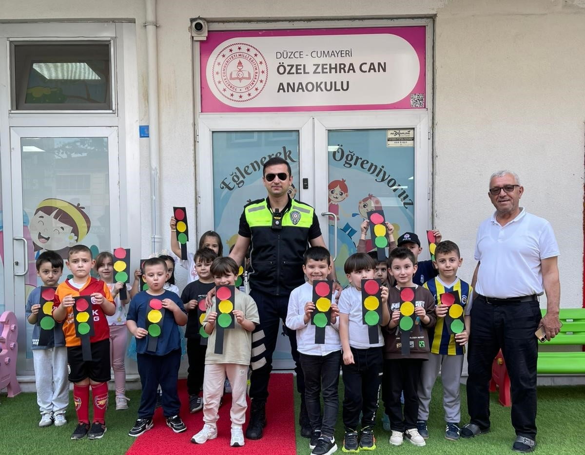 DÜZCE’NİN CUMAYERİ İLÇESİ EMNİYET MÜDÜRLÜĞÜ TRAFİK DENETLEME BÜRO AMİRLİĞİ TARAFINDAN ANAOKULU...
