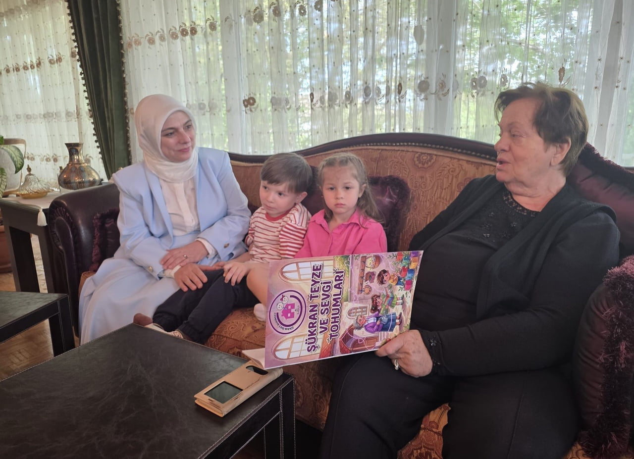 DÜZCE ŞÜKRAN ÖNEY ANAOKULU ÖĞRENCİLERİ ŞÜKRAN TEYZE’Yİ ZİYARET EDEREK ANNELER GÜNÜ’NÜ KUTLADI....