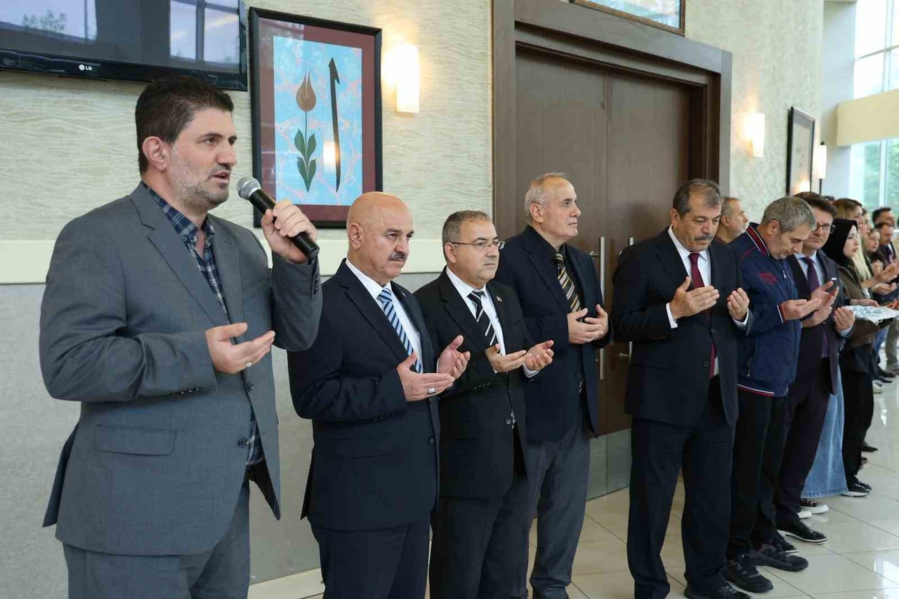 DÜZCE ÜNİVERSİTESİ TARAFINDAN GELENEKSEL OLARAK DÜZENLENEN BAYRAMLAŞMA TÖRENİ, CUMHURİYET...