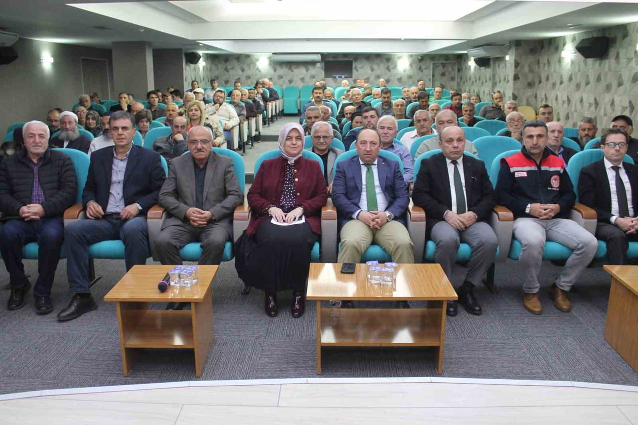DÜZCE VALİLİĞİ KONFERANS SALONU’NDA, KIRSAL KALKINMA YATIRIMLARININ DESTEKLENMESİ PROGRAMI...