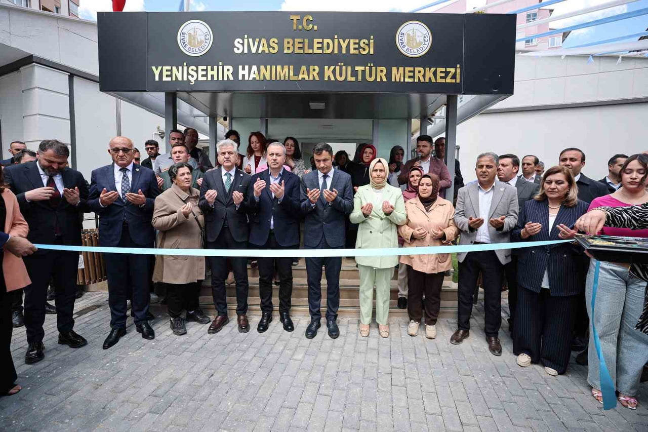 DÜZENLENEN AÇILIŞ TÖRENİNE SİVAS BELEDİYE BAŞKANI DR. ADEM UZUN’UN YANI SIRA SİVİL TOPLUM KURULUŞU...