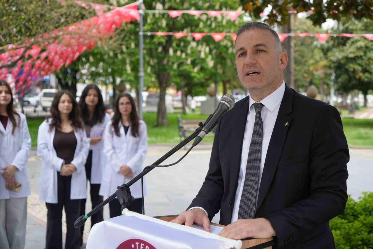 ECZACILAR ODASI BAŞKANI KARACAN:" İSTİHDAM DARBOĞAZI, MESLEĞİMİZİN EN YAKICI SORUNLARININ BAŞINDA...
