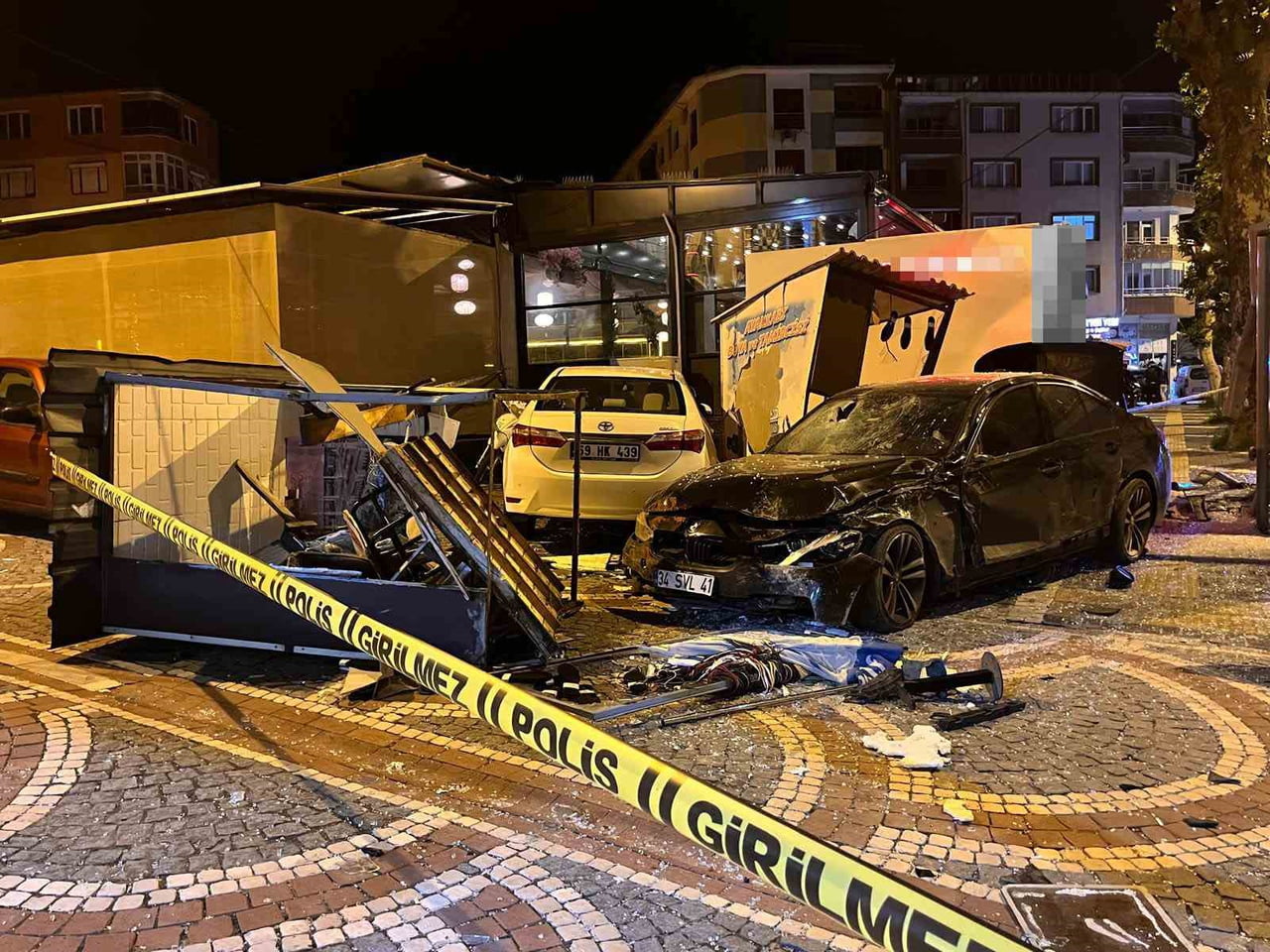 EDİNİLEN BİLGİLERE GÖRE, KAZA ALPULLU CADDESİ'NDE MEYDANA GELDİ. KADRİYE G.Ç, İDARESİNDEKİ 34 SVL...