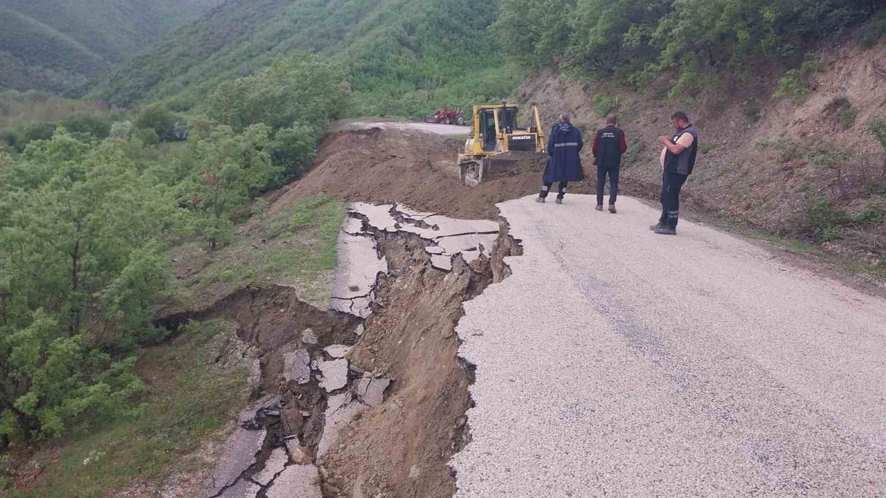 EDİNİLEN BİLGİYE GÖRE, AMASYA MERKEZE BAĞLI BAYAT KÖYÜ CİVARINDA SON GÜNLERDE ETKİLİ OLAN...