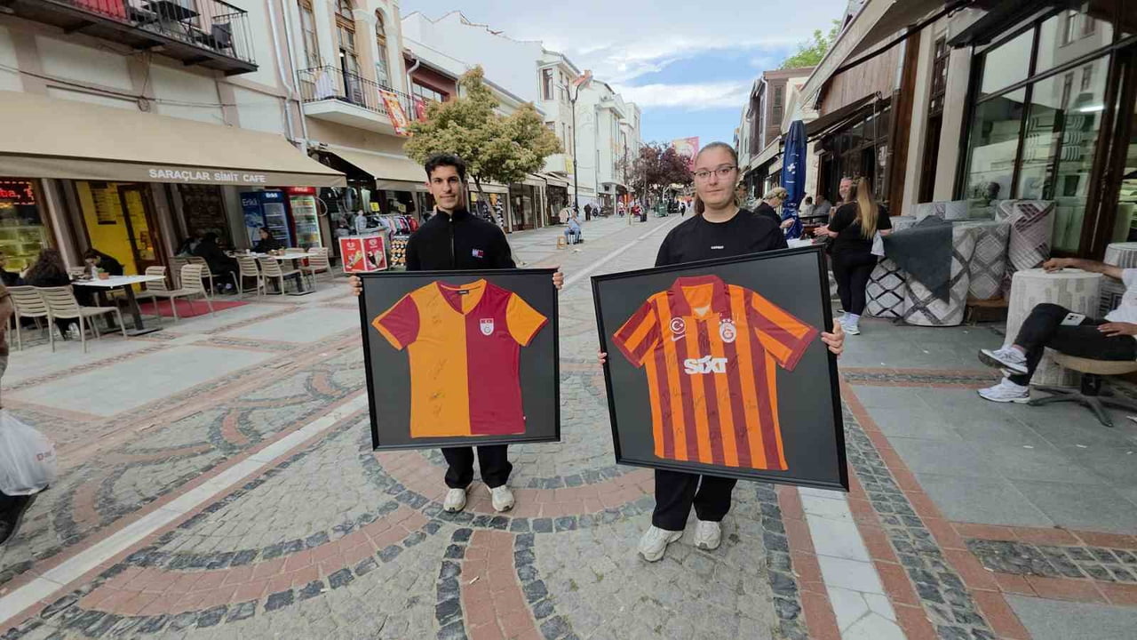 EDİRNE'DE YAŞAYAN GALATASARAY TARAFTARI NİSA AKDAĞ, SARI-KIRMIZILI TAKIMA OLAN BAĞLILIĞINI...