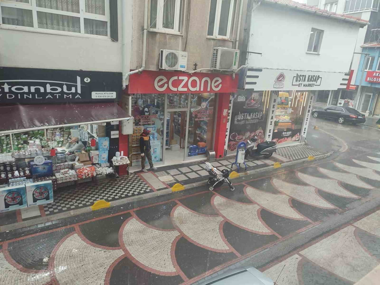 EDİRNE'NİN KEŞAN İLÇESİNDE ETKİLİ OLAN SAĞANAK YAĞIŞ YAŞAMI OLUMSUZ ETKİLEDİ.