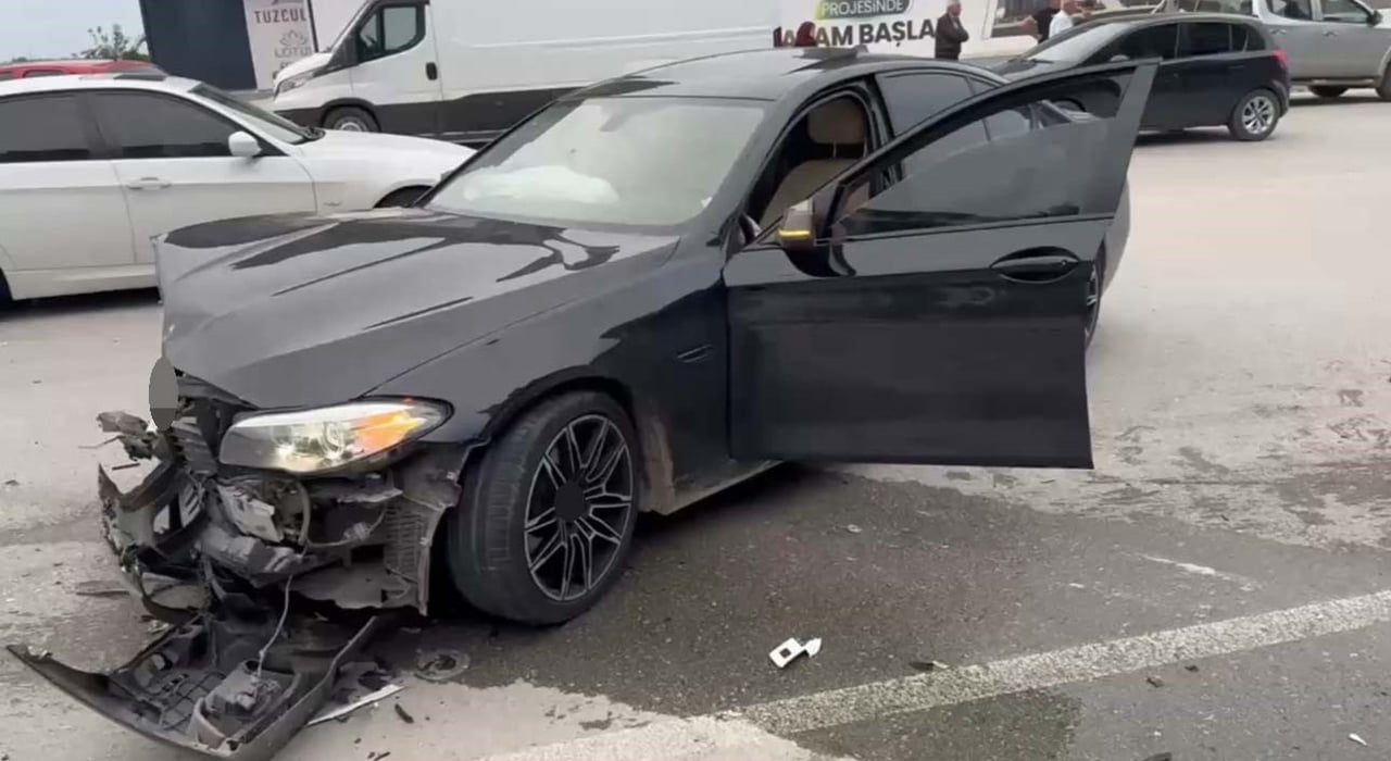 EDİRNE’DE İKİ OTOMOBİL ÇARPIŞTI: 1 YARALI