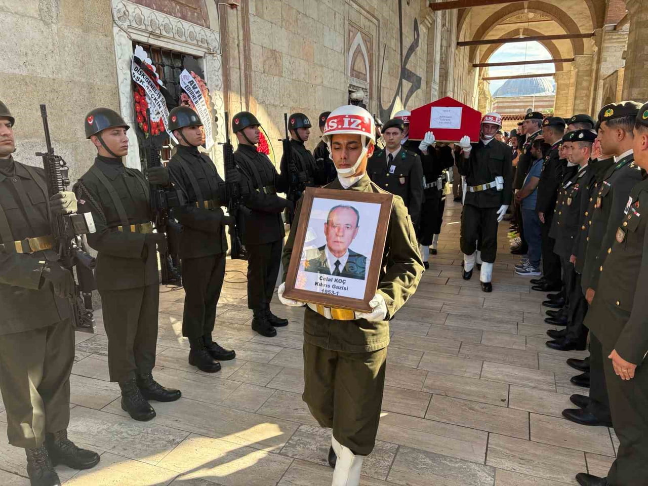 EDİRNE’DE TEDAVİ GÖRDÜĞÜ HASTANEDE HAYATINI KAYBEDEN 73 YAŞINDAKİ KIBRIS GAZİSİ CELAL KOÇ, ESKİ...
