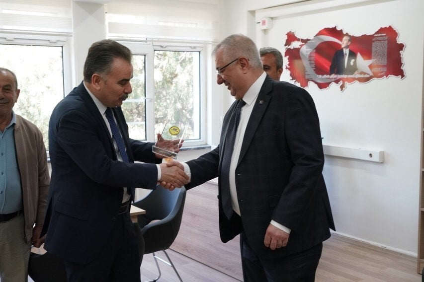 EDREMİT BELEDİYESİ’NİN DESTEKLERİYLE YAPIMI TAMAMLANAN ZEYTİNLİ ORTAOKULU KÜTÜPHANESİ, DÜZENLENEN...