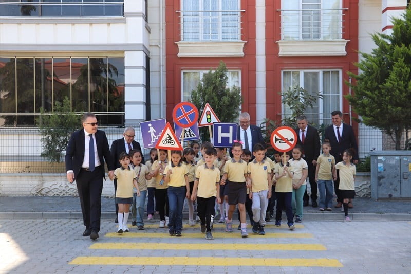EDREMİT’TE "TRAFİK VE İLKYARDIM HAFTASI" DÜZENLENEN ÇEŞİTLİ ETKİNLİKLERLE KUTLANDI. SALİH KORKUT...