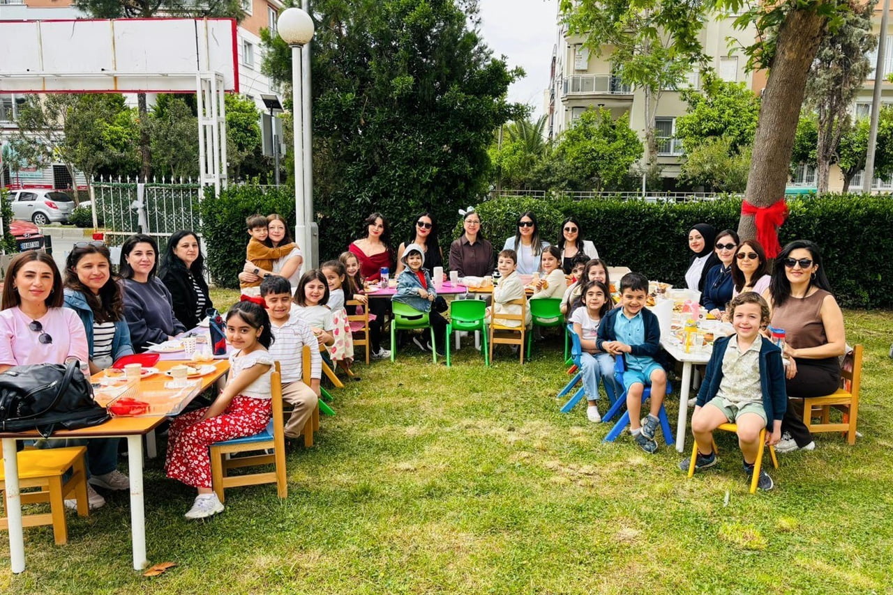 EFELER BELEDİYESİ GÜNDÜZ BAKIMEVLERİ’NDE ANNELER GÜNÜ DOLAYISIYLA DÜZENLENEN ETKİNLİKLERDE MİNİK...