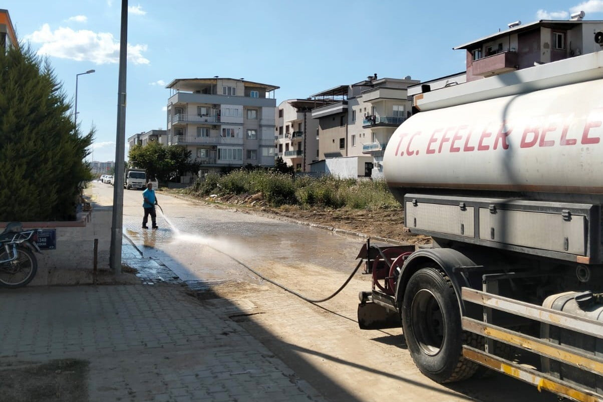 EFELER BELEDİYESİ İLÇENİN DÖRT BİR YANINDA ÇALIŞMALARINI SÜRDÜRÜRKEN, FEN İŞLERİ MÜDÜRLÜĞÜ İLE...