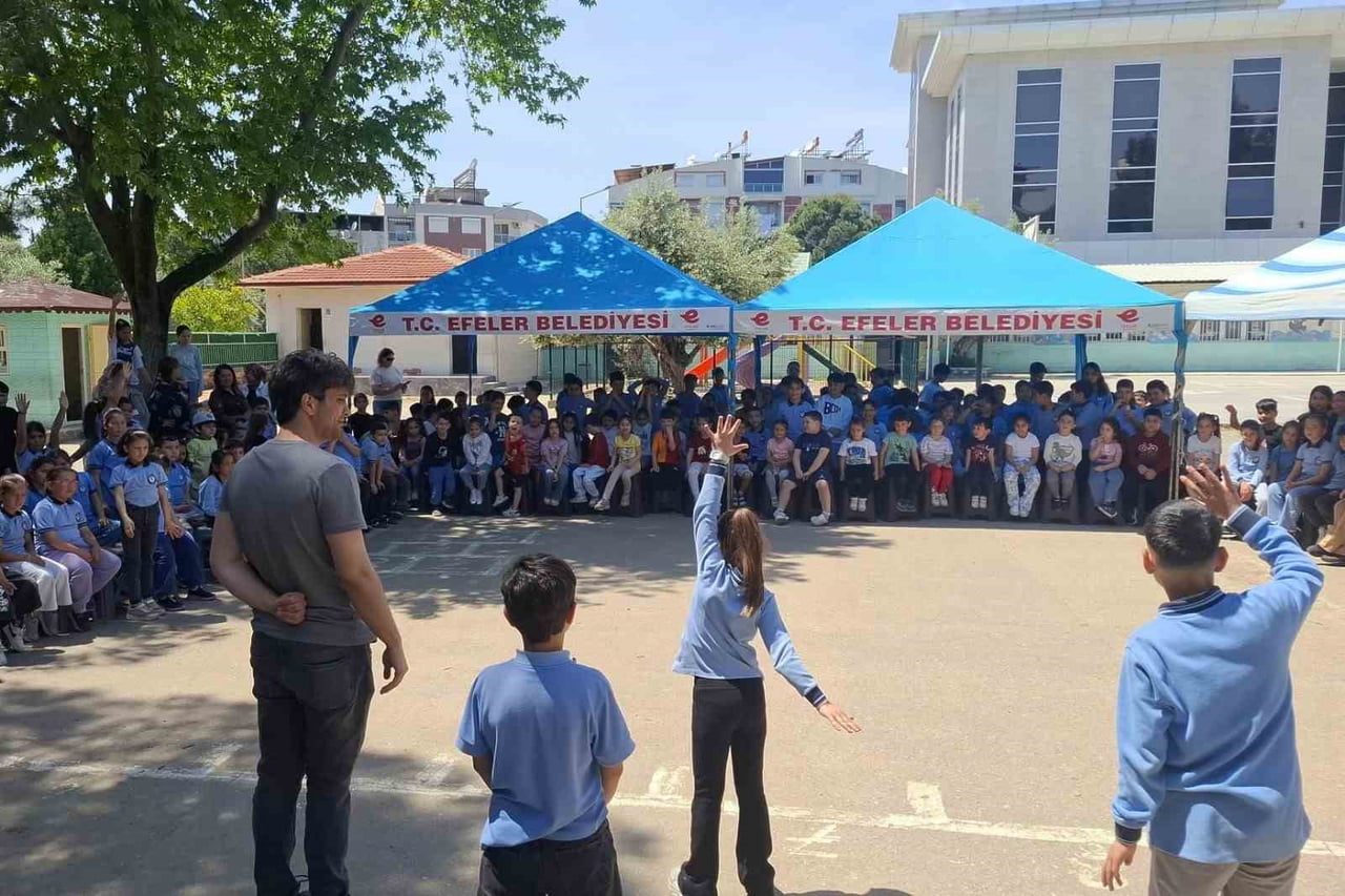 EFELER BELEDİYESİ ŞEHİR TİYATROSU’NUN (EBŞT) ÇOCUKLARA YÖNELİK SAHNELEDİĞİ “İNTERAKTİF OYUN...
