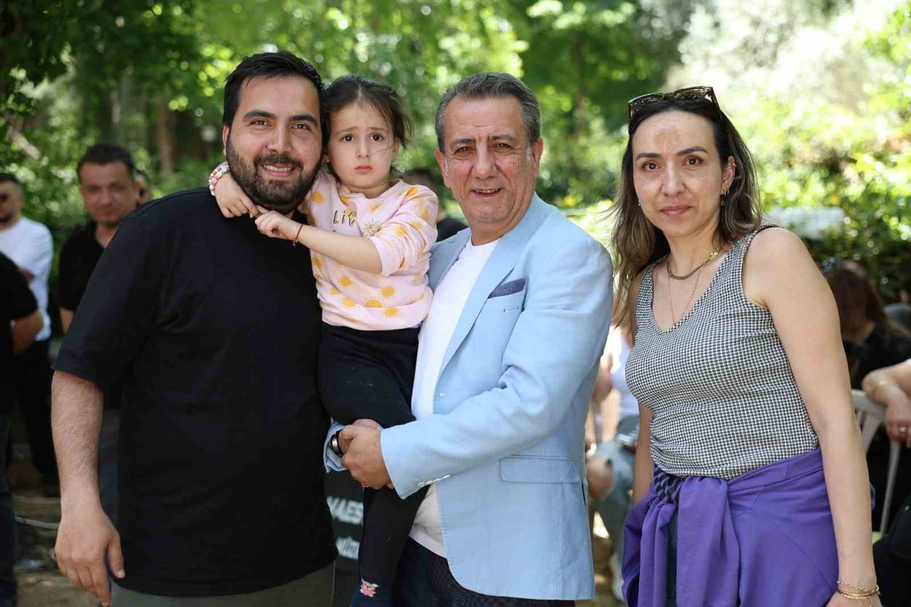 EFELER BELEDİYESİ TARAFINDAN ANNELER GÜNÜ ŞENLİĞİ'NDE VATANDAŞLAR DOYASIYA EĞLENDİ.