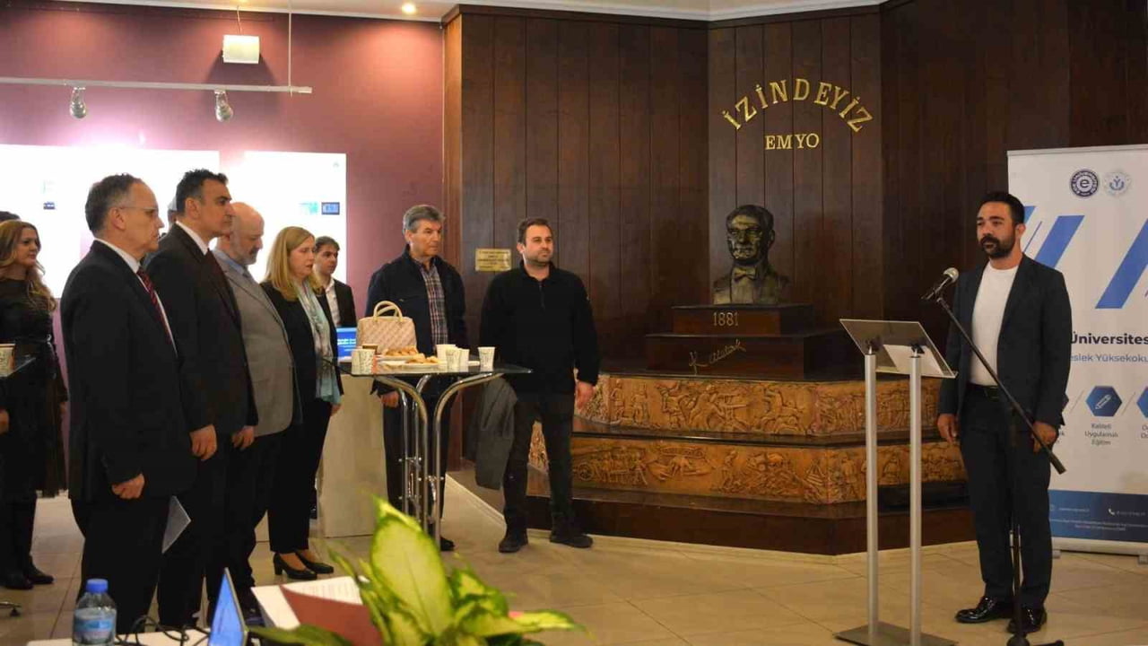 EGE ÜNİVERSİTESİ EGE MESLEK YÜKSEKOKULU ÖĞRENCİLERİNİN BİR DÖNEMLİK EMEKLERİYLE HAZIRLADIĞI IOT...