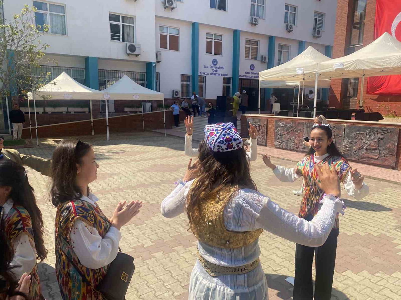 EGE ÜNİVERSİTESİ GENÇ OFİS KOORDİNASYONUNDA HAYATA GEÇİRİLEN, TÜRKİYE VE ÖZBEKİSTAN ARASINDAKİ...