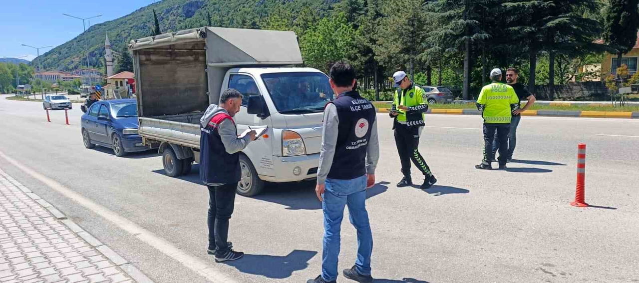 EĞİRDİR’DE KURBAN BAYRAMI ÖNCESİ HAYVAN HAREKETLİLİĞİNE KARŞI DENETİMLER ARTIRILDI. İLÇE GENELİNDE...