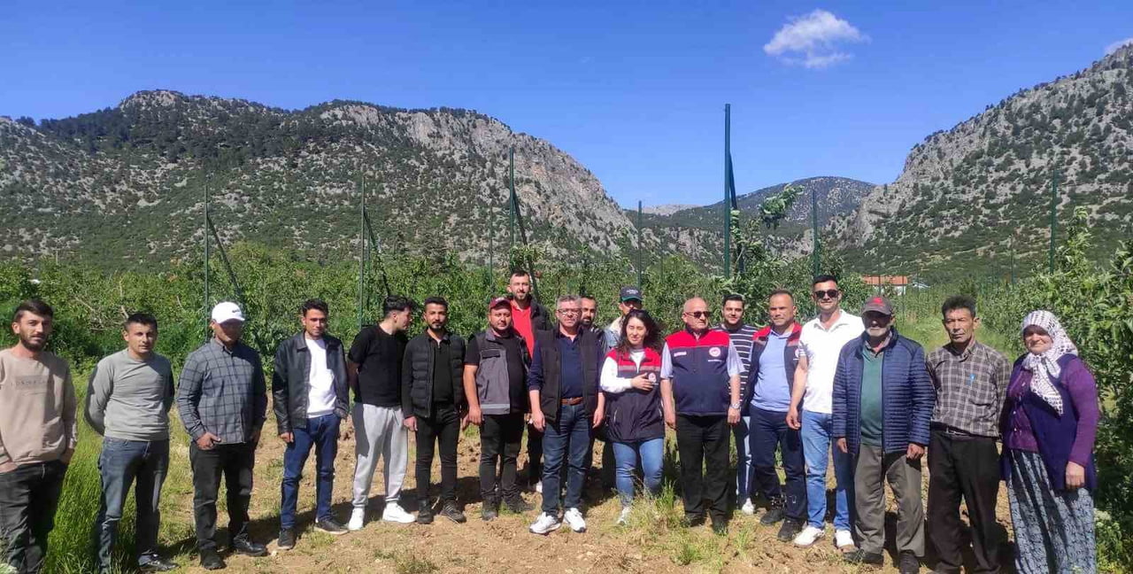 EĞİRDİR İLÇESİNDE MEYVE YETİŞTİRİCİLİĞİNE YÖNELİK DÜZENLENEN BUDAMA VE AŞILAMA KURSU YOĞUN İLGİ...