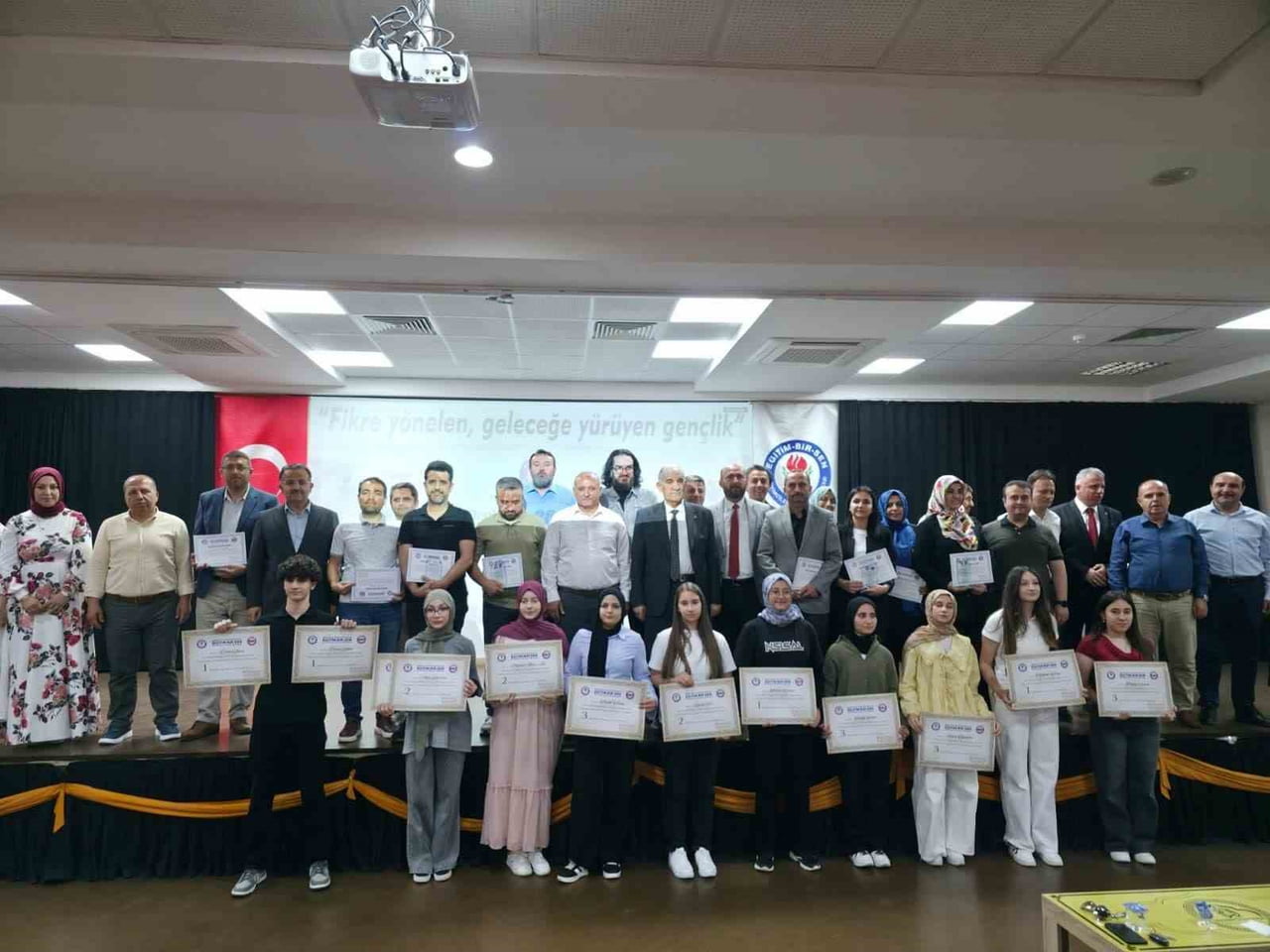 EĞİTİM BİR-SEN UHDESİNDE, GENÇ MEMUR-SEN TARAFINDAN YÜRÜTÜLEN "BİR BİLENLE BİLGE NESİL KİTAP OKUMA...