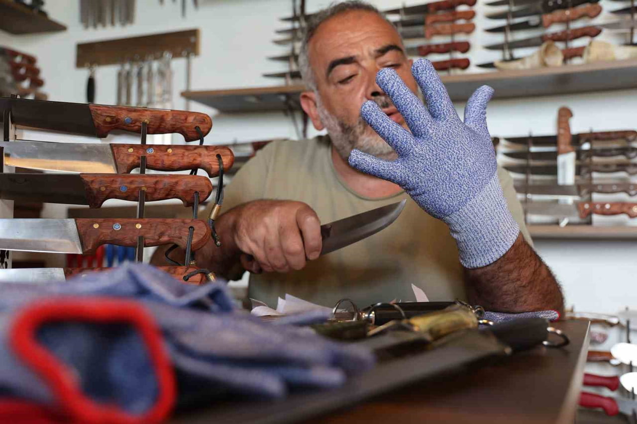 ELAZIĞ'DA 40 YILDIR KASAPLIK YAPAN ŞENOL ÇOPUR, KURBAN BAYRAMI ÖNCESİ MEYDANA GELEBİLECEK...
